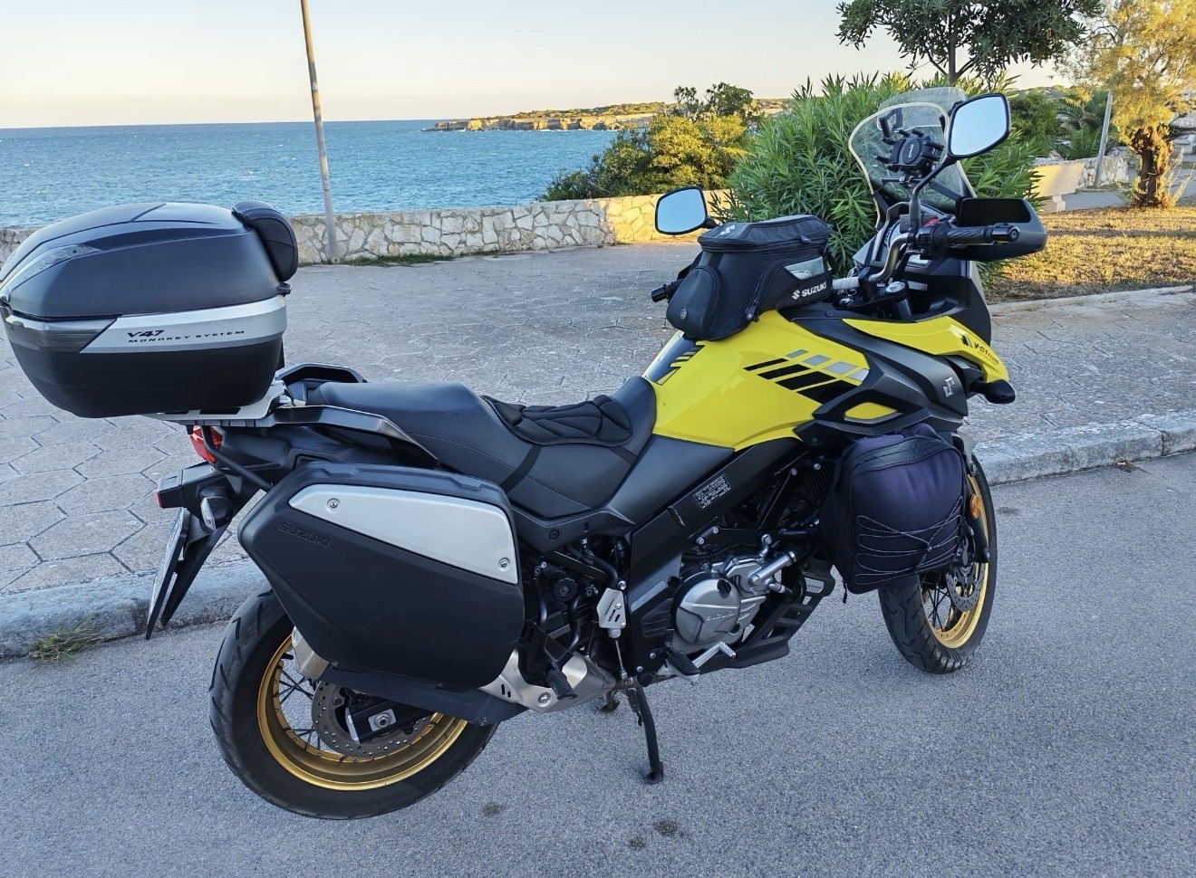 Suzuki V-Strom 650
