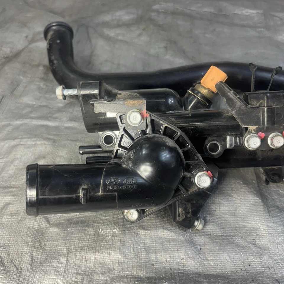 KIA SORENTO 2016 2,0 L motor termostato carcasa de entrada OEM Foto 3 de 4