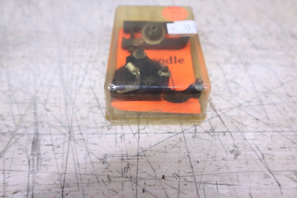 Vintage Rare New NOS Sealed Archery Bodoodle Left Handed 100 BAK Arrow Rest USA - Image 2 of 4