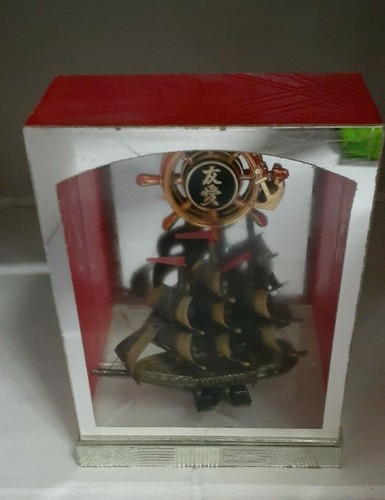 Vintage Chinese Sailing Ship Miniature with Ship Wheel in a Display Case - Picture 2 of 12