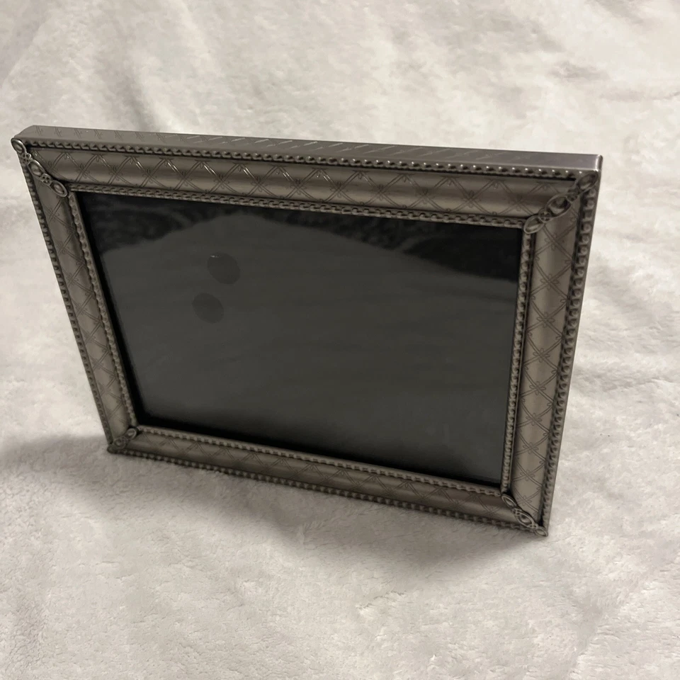 Marco de fotos de metal Malden diseño de cruz entrecruzada de 4"x 6" y caballete de cuentas plateadas bonito Foto 4 de 4