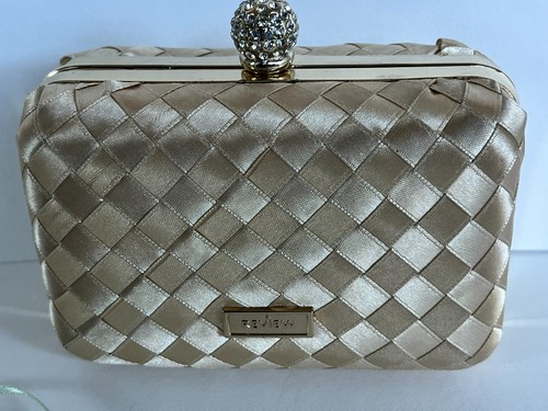 Review Australia Victoria clutch bag preowned with tags gold chain satin weave - Picture 3 of 21