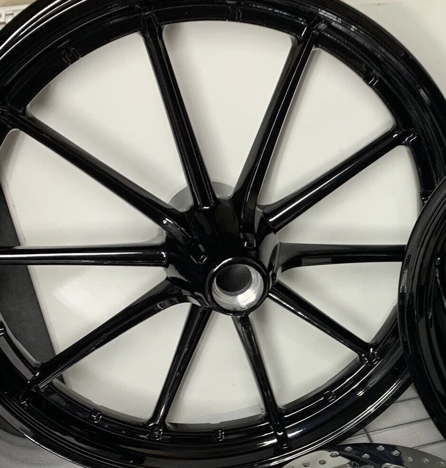 Harley FRONT Breakout Softail FXSB Mag Wheel 2013-23 CAMBIO DE LLANTAS NEGRAS PERSONALIZADAS Foto 3 de 4