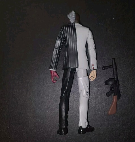 Mattel DC Super Heroes 6" Two Face S3 Select Sculpt DCSH DCUC - Picture 2 of 2