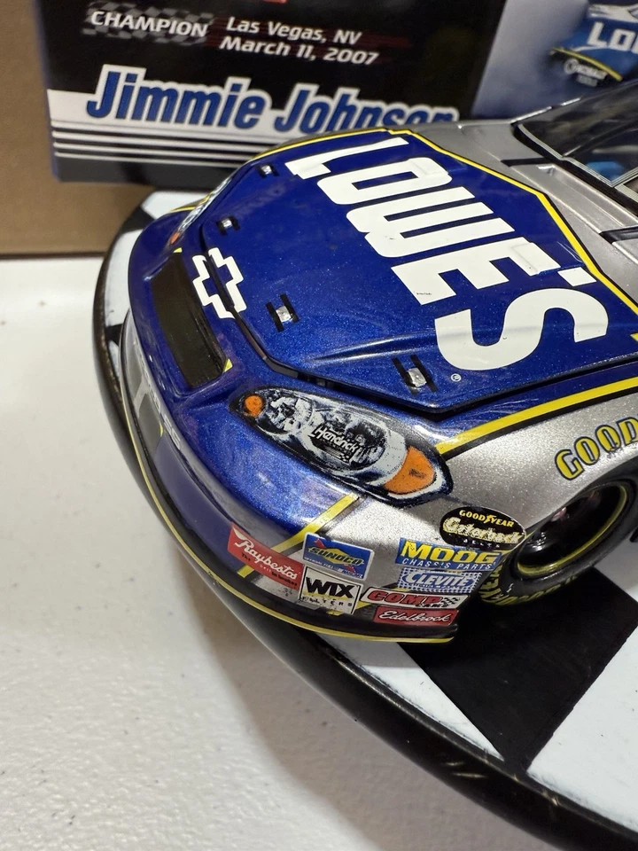 RARO* Jimmie Johnson #48 Lowe’s 2007 Las Vegas Carrera Ganancia 1/24 Nascar Diecast Foto 3 de 4
