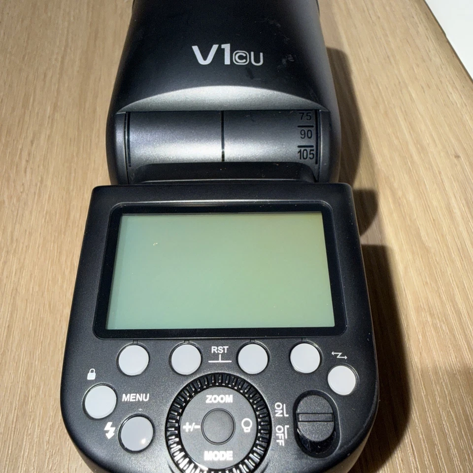 Godox V1 Flash for Canon, Good Condition, Read. - Image 3 of 4