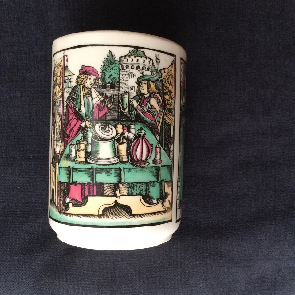 1950KW Dehme Keramik Dose Mid Century Dekor Paris Mittelalterliche Motive Becher - Bild 4 von 4