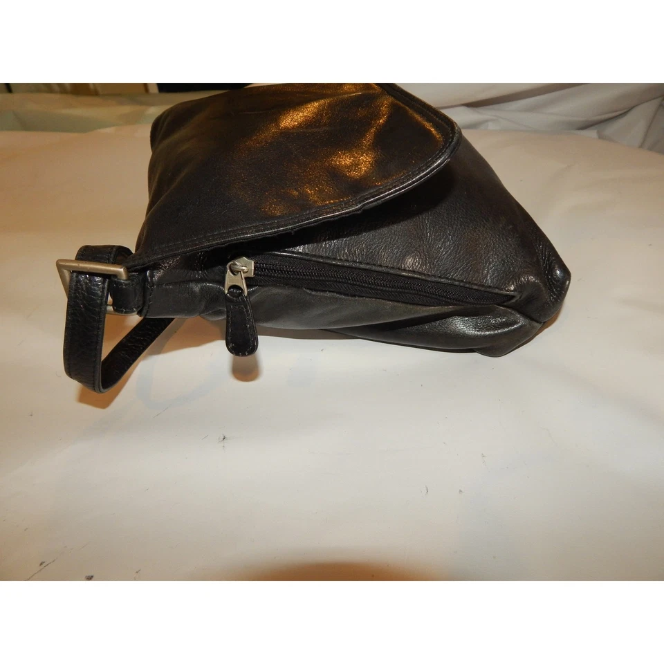 Bolso de mano CHAOS de cuero negro con solapa Foto 4 de 4