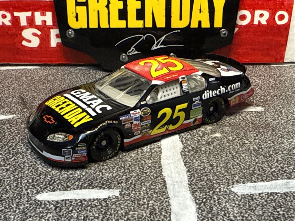 Brian Vickers #25 GMAC Green Day 2005 1/64 Nascar acción diecast suelto con capucha Foto 2 de 4