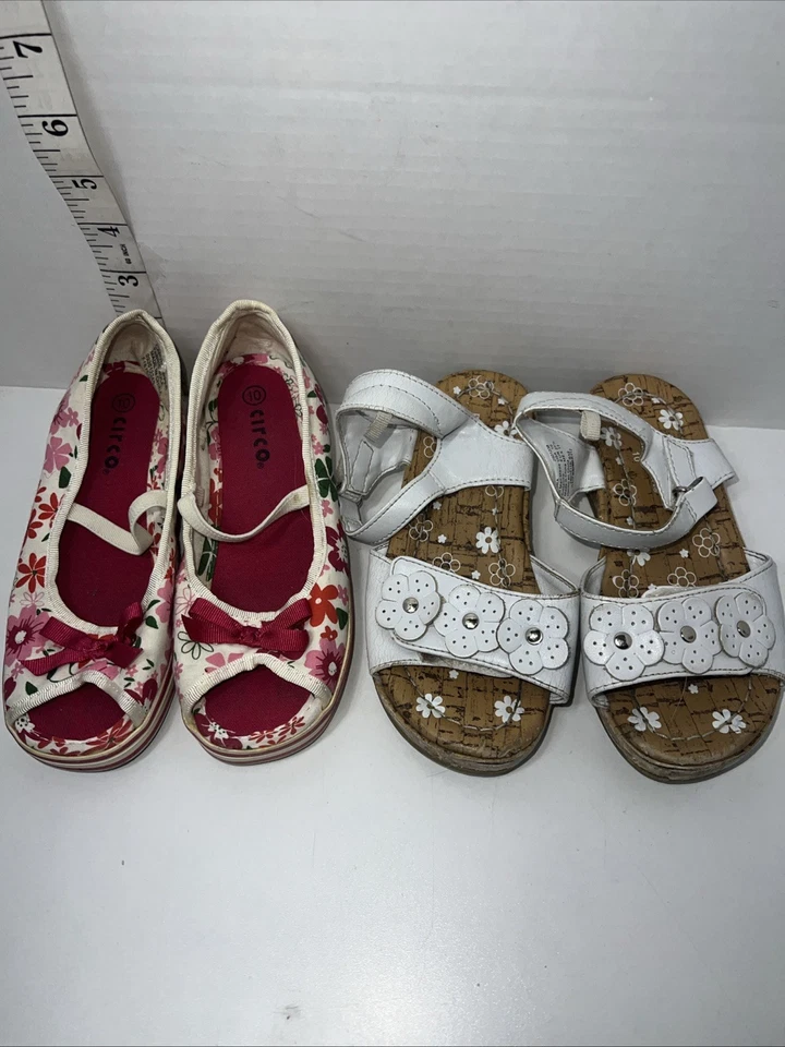 Niñas Lote de 2 Zapatos Sandalias Talla 10 Estampado Floral Blanco Agujero Circo Desteñido Gloria Foto 2 de 4