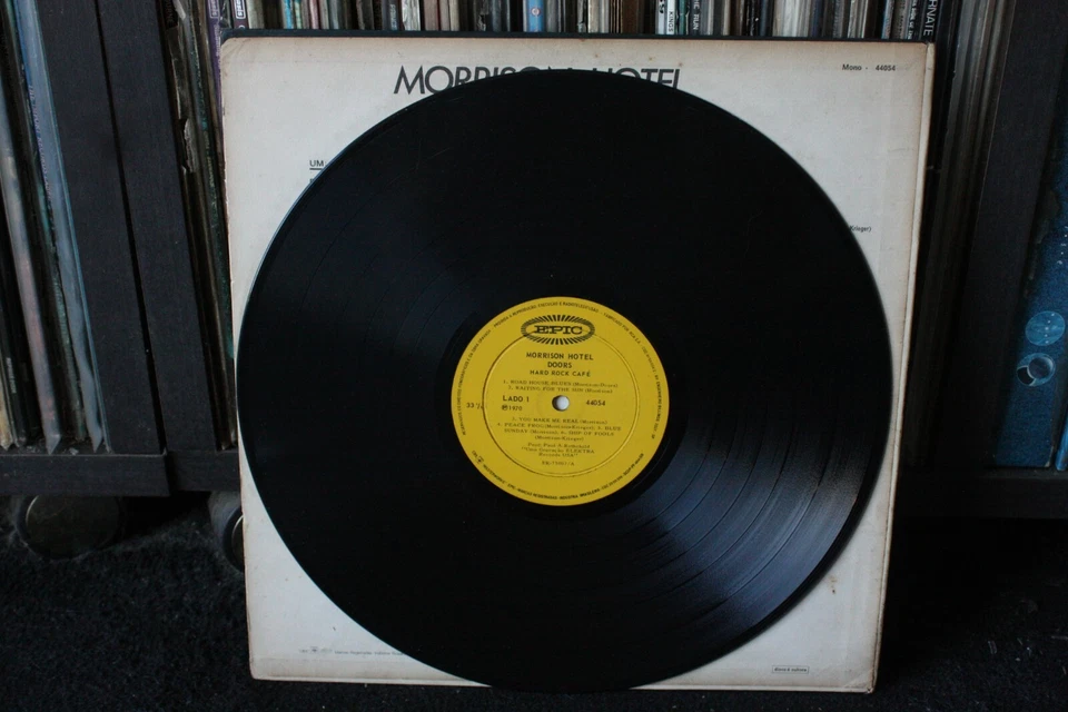 THE DOORS MORRISON HOTEL  ORIGINAL  FIRST PRESSING IN MONO ULTRA RARE 1970 LP - Image 4 of 4