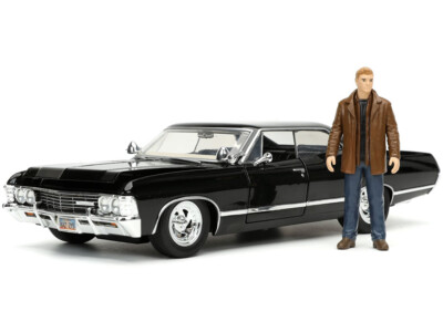 スーパーナチュラル1967 CHEVROLET IMPALA™ スポーツセダン 1967 CHEVROLET IMPALA SS SUPERNATURAL SS SEDAN BLACK & FIGURINE 1