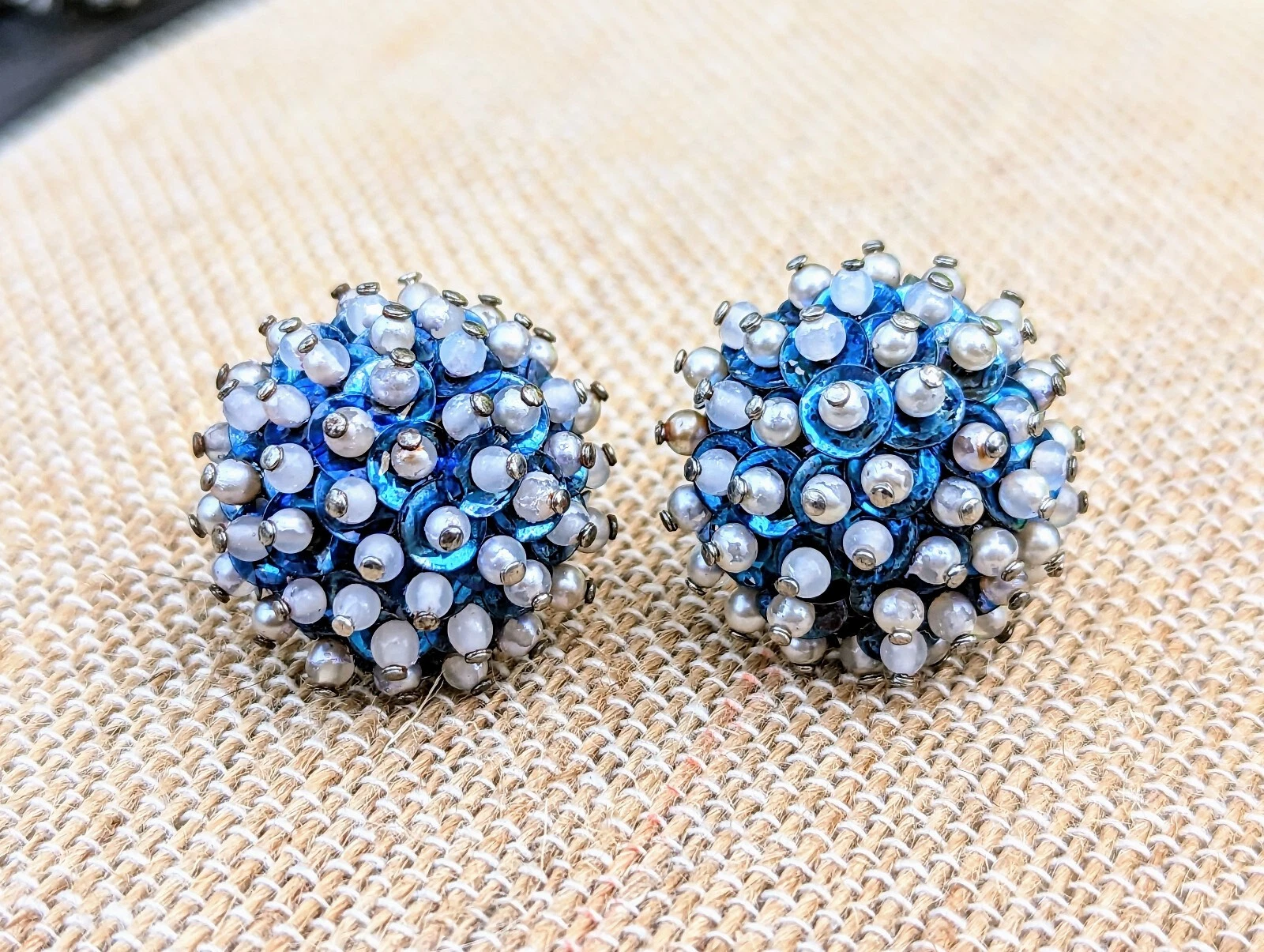 Vtg Blue & White ATOMIC CLUSTER Mid Century MOD Glass Bead BAUBLE Cork Earrings