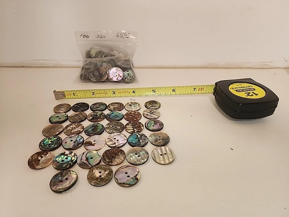 133 PCS ROUND ABALONE SHELL SEWING TWO HOLES BUTTONS 18MM - Image 4 of 4