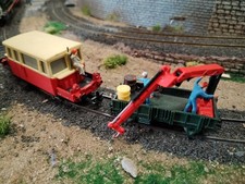 JOUEF HO DRAISINE DU 65 . CUSTOM.WAGON AVEC GRUE , OUVRIERS ET   CHARGEMENT .