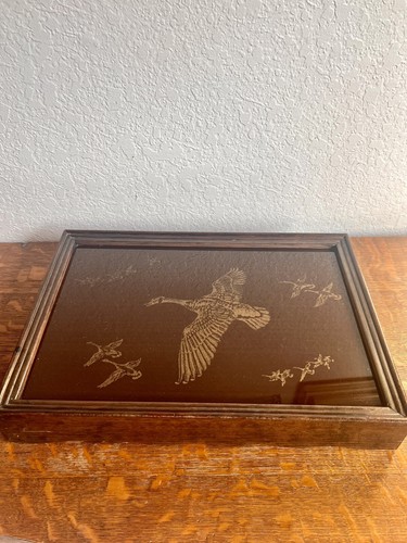 VINTAGE THORENS DISTRIBUTED BY SILVERITE CO. WOODEN MUSIC BOX/ TRAY BIRDS GLASS - Picture 8 of 11