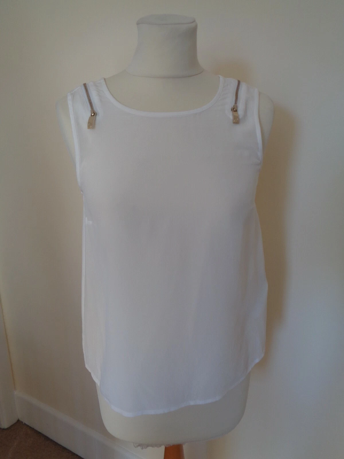 ARMANI CREAM SILK SLEEVELESS TOP WITH ZIP DETAIL - UK SIZE 6 (ITALIAN 38)