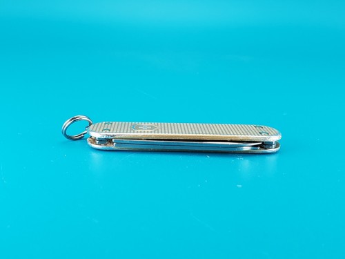 Victorinox Classic 2019 Limited Edition Gold Alox Scales Swiss Army Knife! - 第 7/8 張圖片