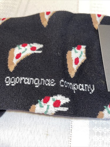 Calcetines para hombre de Ggorangnae Co. rebanada de pizza sobre fondo negro totalmente nuevos - Imagen 6 de 9