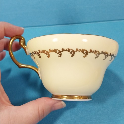 Vintage EB FOLEY 3402 Teacup & Saucer Pale Yellow w/ Rose, Bouquet & Gold Gilt - Picture 9 of 11