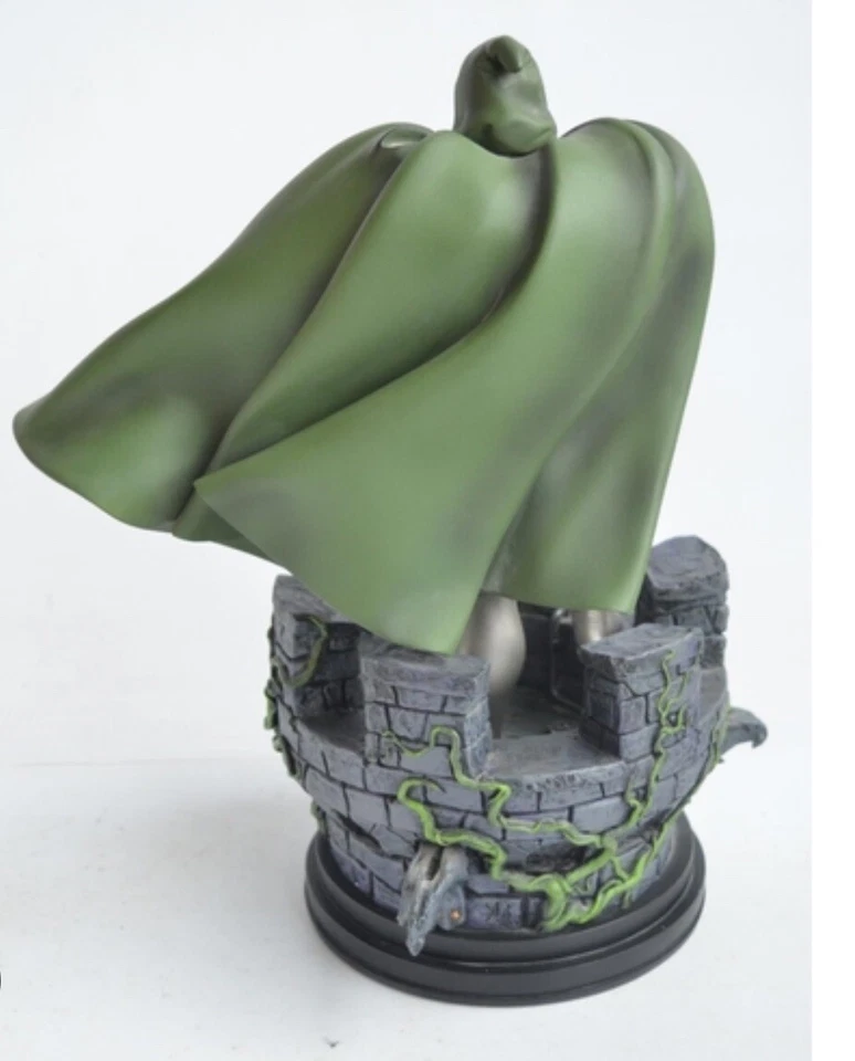 BOWEN DESIGNS DR. DOOM STATUE - Image 3 of 3