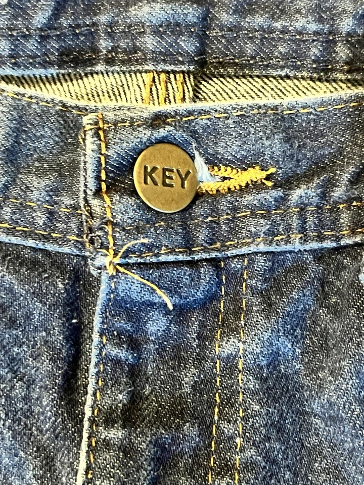 复古 90 年代 Y2K 钥匙工作服 33 Distressed 双膝截止牛仔短裤 — 第 4/4 张图片