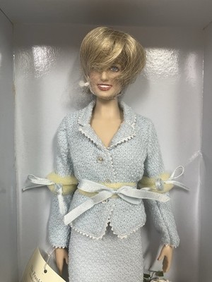 diana light blue dress Princess Diana Vinyl 16 In Doll In Light Blue Suit In Box Franklin Mint