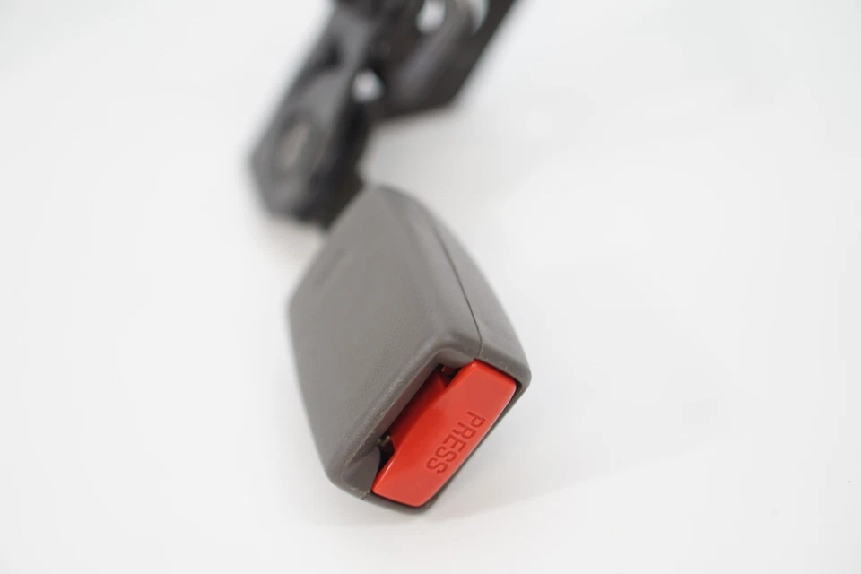 ✅2002-2006 GMC Envoy Chevrolet Trailblazer segunda fila cinturón de seguridad hebilla extremo OEM Foto 4 de 4