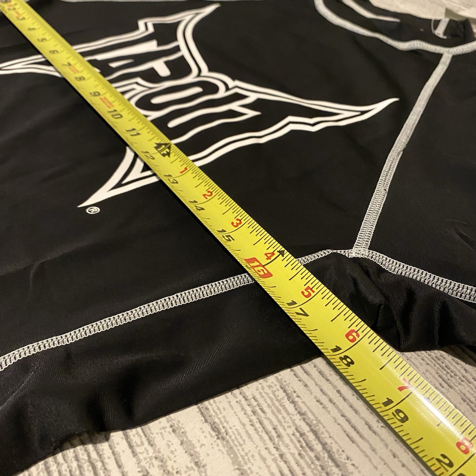 TAPOUT NWT Mens Rash Guard MMA Jiu Jitsu Long Sleeve Stretch Shirt Size L