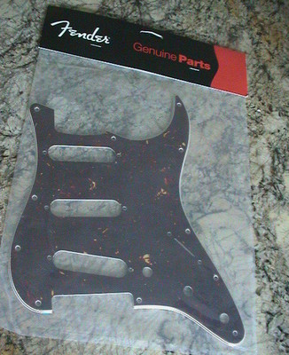 FENDER STRATOCASTER 11-HOLE PICKGUARD TORTOISE SHELL 4-PLY 099-2142-000