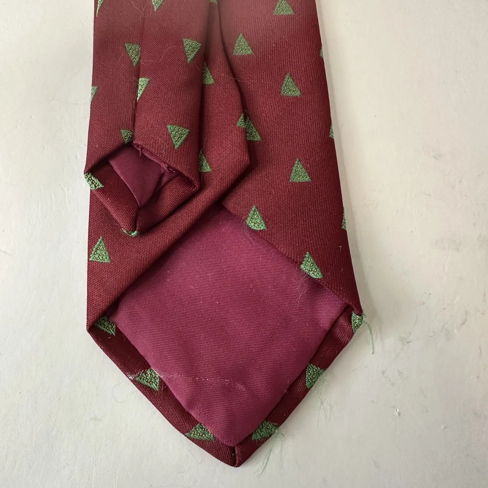 Gravata masculina AVON Products Inc., 1985, VERMELHA com árvores verdes 100% poliéster VINTAGE - Imagem 3 de 4