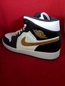 air jordan 1 mid se black metallic gold