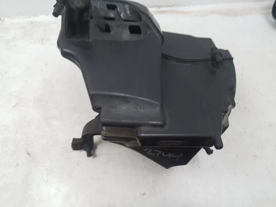 VOLVO V40 1.6 D2 AIR FILTER BOX 31370808 2012-2016 - image 3 of 4