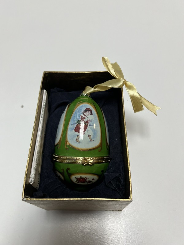 Mr. Christmas Porcelain Egg Ornament Ring Box Victorian Girl Green