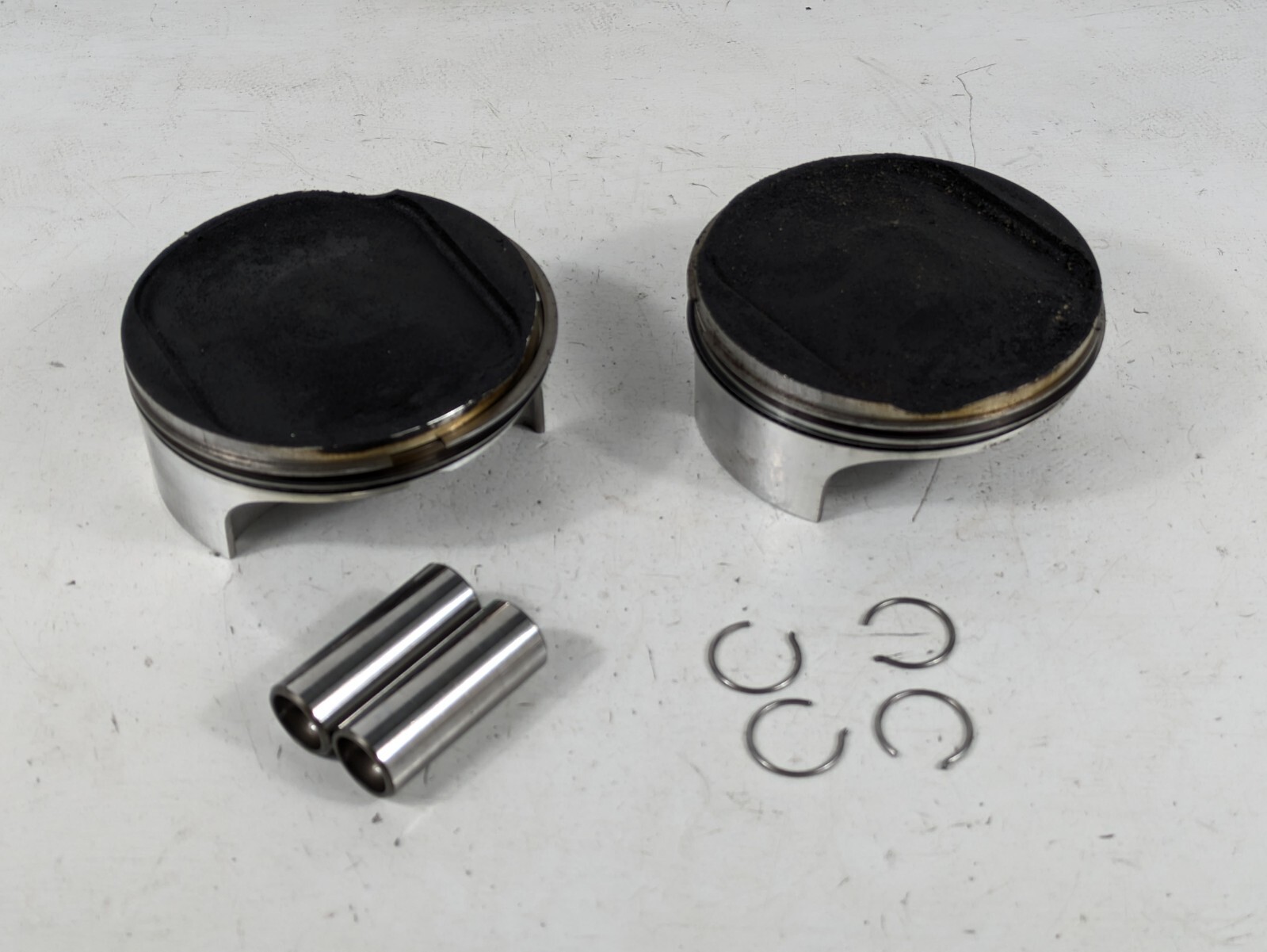 2010-14 Ducati Multistrada 1200 S 1200S Pistons Heads & Wrist Pins & Clips