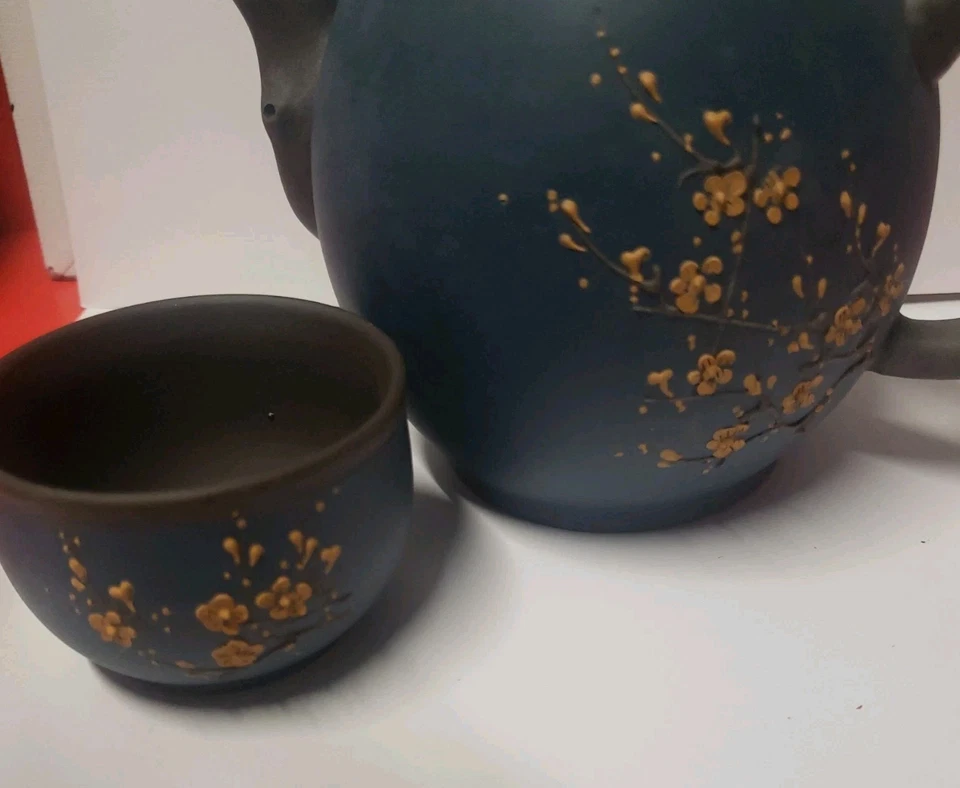 Tetera y taza de arcilla china Vitage Yixing con marca de cerezo Foto 2 de 4