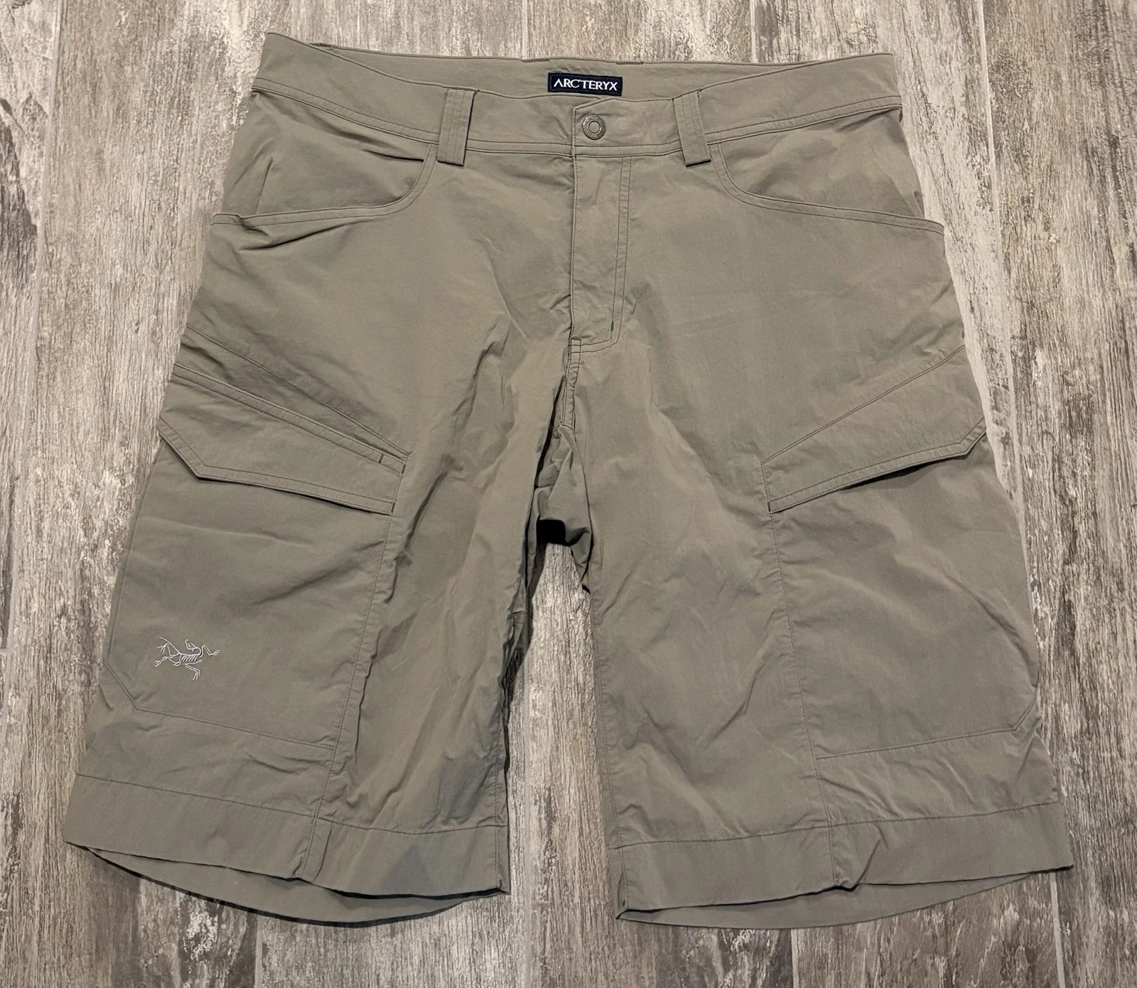 ARCTERYZ Sz 34 Rampart Long Men’s Cargo Shorts Khaki Gray Brown Hiking
Opens in a new window or tab
