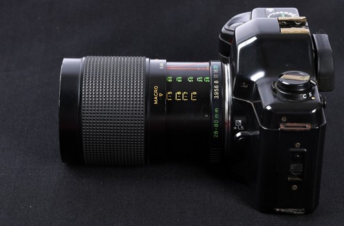 Yashica 108 Multi Program 35mm Film SLR c/w MC Zoom 28-80mm Lens & B 3600 DX Kit - Picture 7 of 11