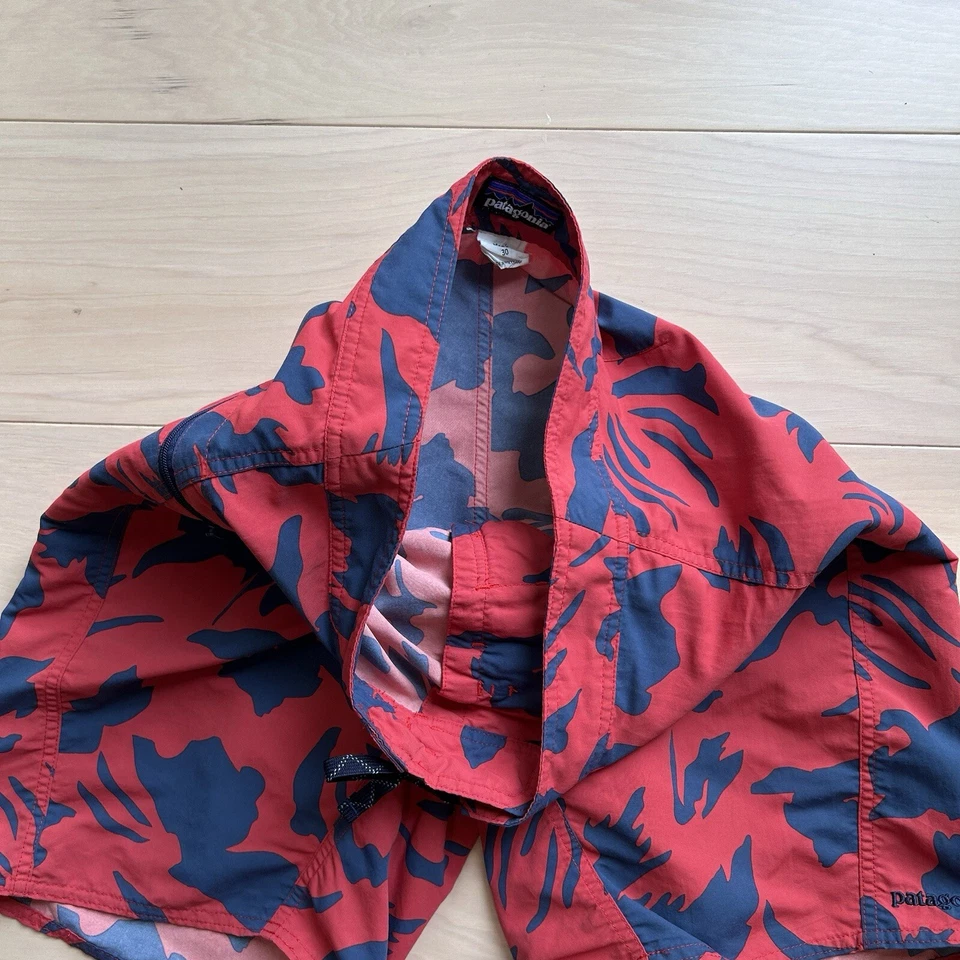 Patagonia Wavefarer Board Shorts Floral Swim Trunks 9” Inseam Men’s 30 - Image 3 of 4