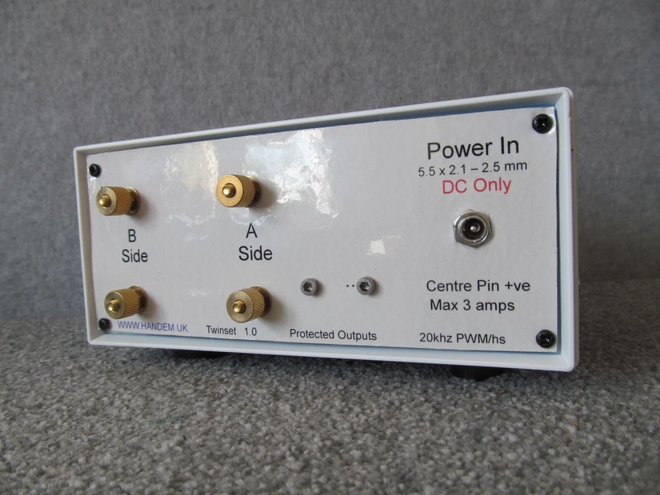 Two Track Model Train Controller. Tested, Fully Assembled.  Includes 2 amp PSU. - Image 2 of 4