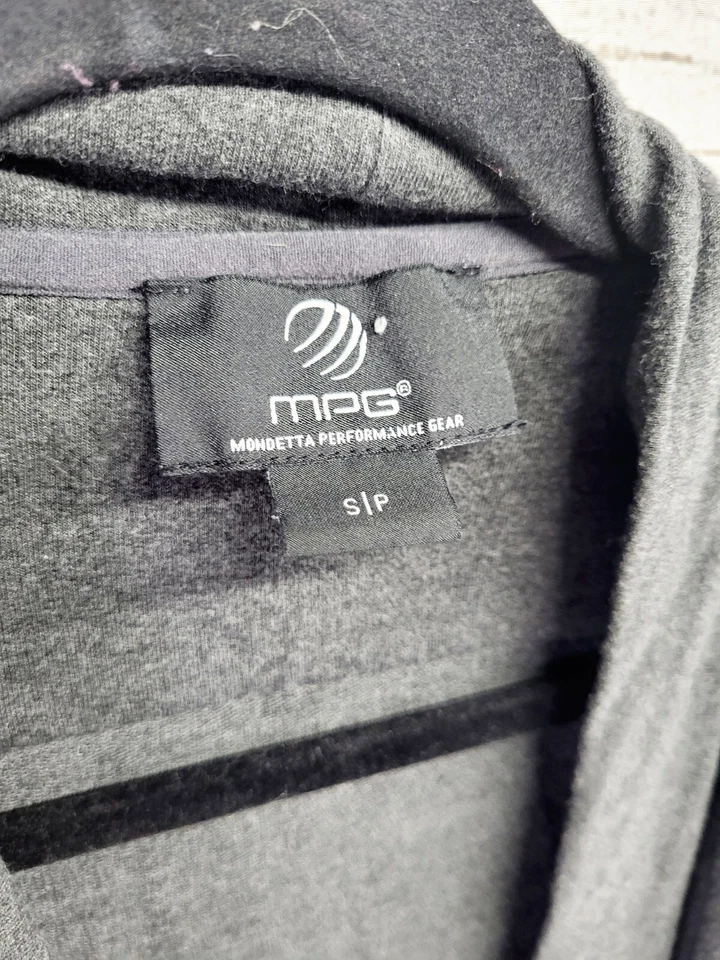 Cárdigan Cascada MPG Deporte Detalle Botón Abierto Gris Oscuro Calce Suelto Talla Pequeña Foto 3 de 4