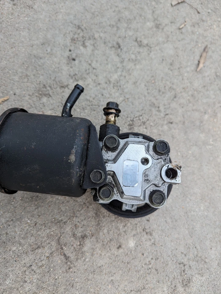 Bomba de dirección asistida Subaru Legacy 1997-1999 2,2 L 34411AC100  Foto 3 de 3