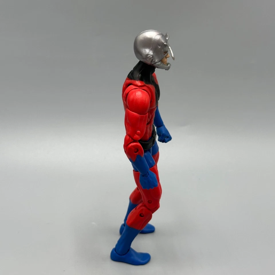 Figura de acción retro Hasbro Marvel Legends Ant-Man 6" Foto 3 de 4