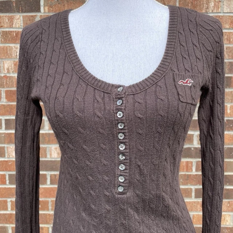 Y2K Hollister Large Henley Cable Knit Bella Swan Botton Front Brown Sweater - Image 2 of 4