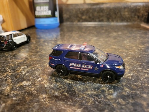 Greenlight Hot Pursuit Arlington Heights Police Car 2014 Ford Explorer