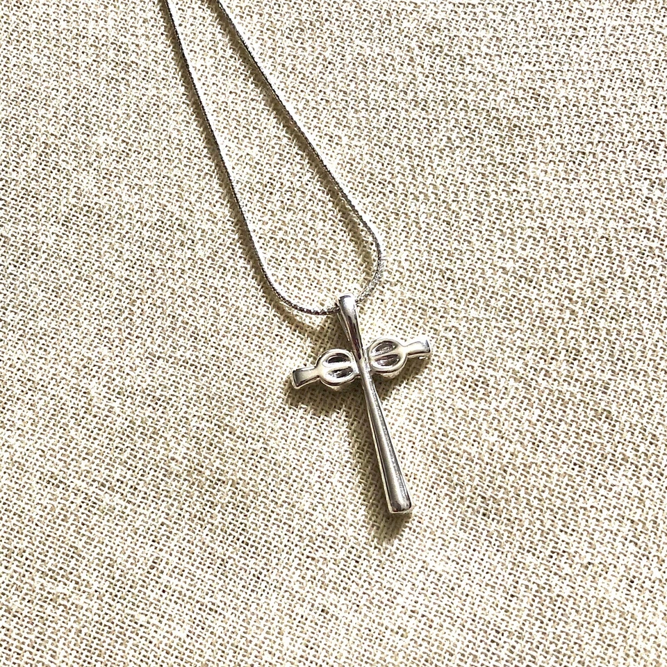 Collar Cruz Infinita Plata Foto 3 de 4