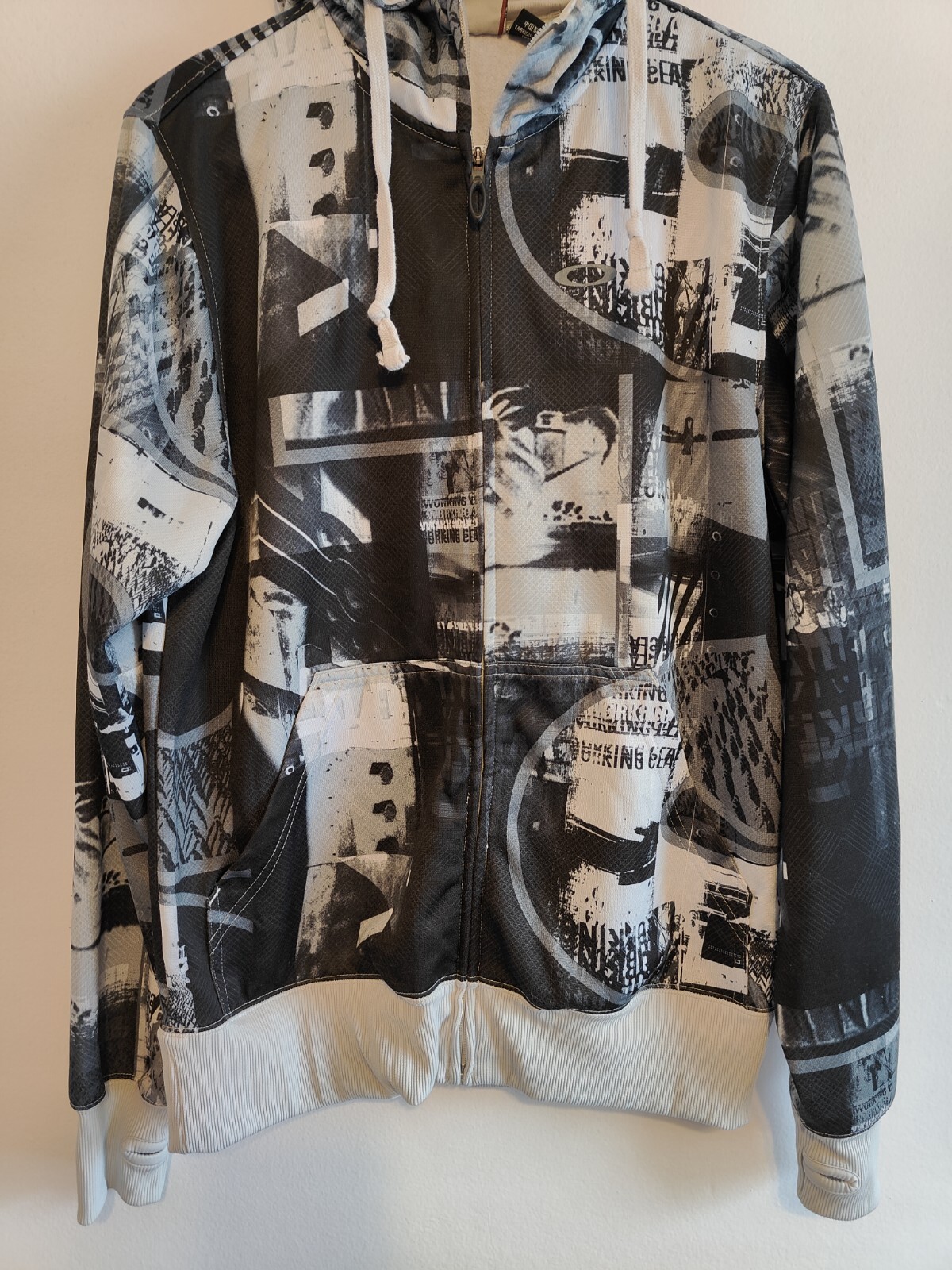 Picture 4 of 24