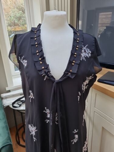 damsel in a dress 16 Black White Red V Neck Dress - Picture 3 of 10