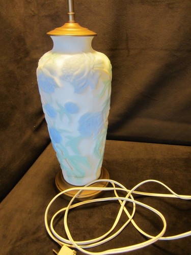 Antique PHOENIX CONSOLIDATED SATIN GLASS table lamp BLUE Mums 1930's 29.5” T - Picture 9 of 10