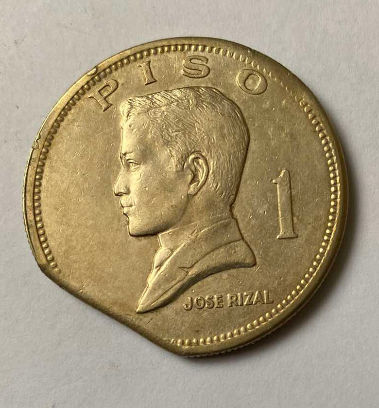 1972 Philippine Jose Rizal 1 Piso Clipped Planchet Mint ERROR Coin